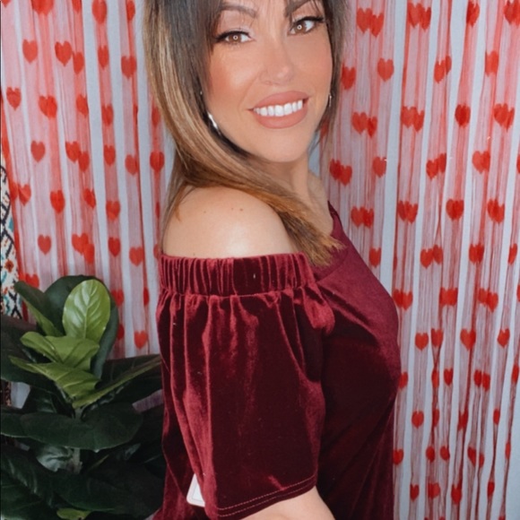 Lila Burgundy Velvet Off-The-Shoulder Short Sleeve Top - Picture 5 of 10